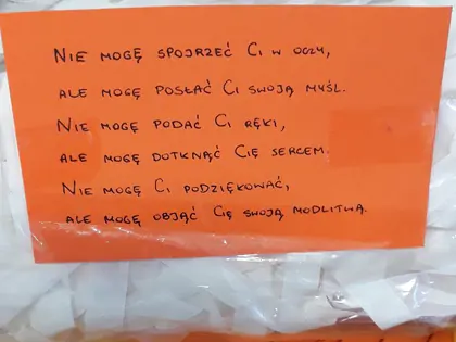 Liścik na paczce z maseczkami, z wierszem Nie mogę spojrzeć Ci w oczy, ale mogę posłać Ci swoją myśl